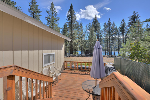 Donner Lake House - Redwood deck